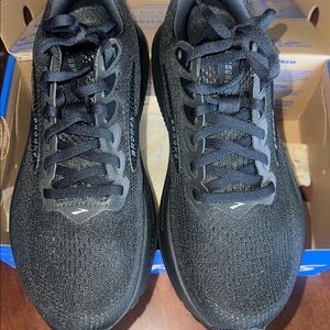 Brooks woman’s  Ghost 17 Black shoes 7.5